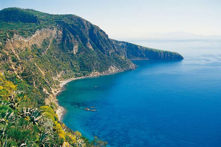 Il sublime è qui. Un percorso ad alto tasso di emozione estetica: la Scarrupata di Barano Il sublime è qui. Un percorso ad alto tasso di emozione estetica: la Scarrupata di Barano