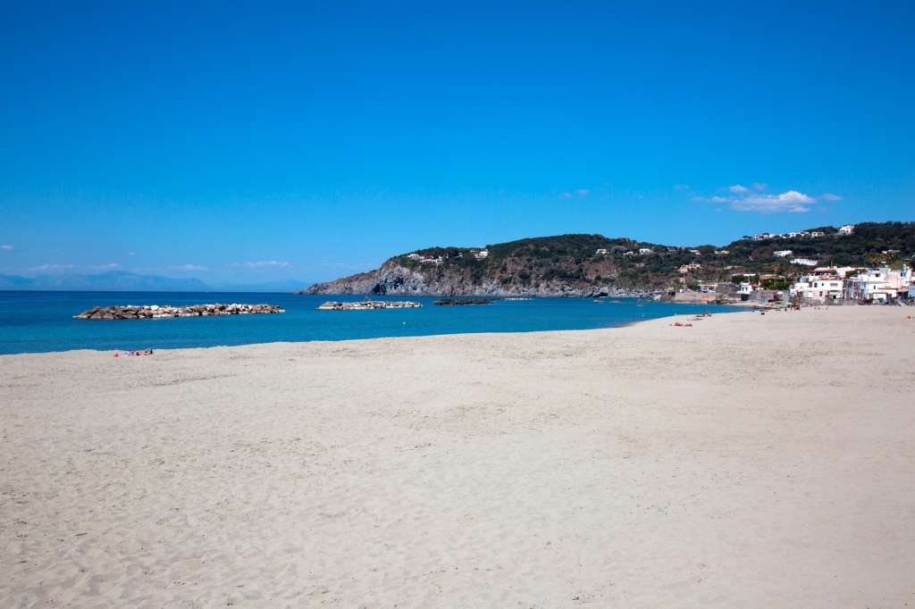 Le Spiagge Del Comune Di Ischia