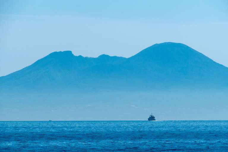 Sua Maestà il vulcano. Dominator Vesevo, il Vesuvio Sua Maestà il vulcano. Dominator Vesevo, il Vesuvio