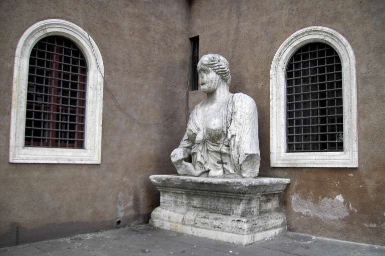 Le donne e gli amori del Castello di Ischia: Lucrezia d’Alagni