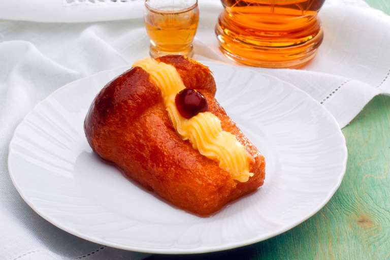 Un babà a fine pasto vi riconcilierà con il mondo!